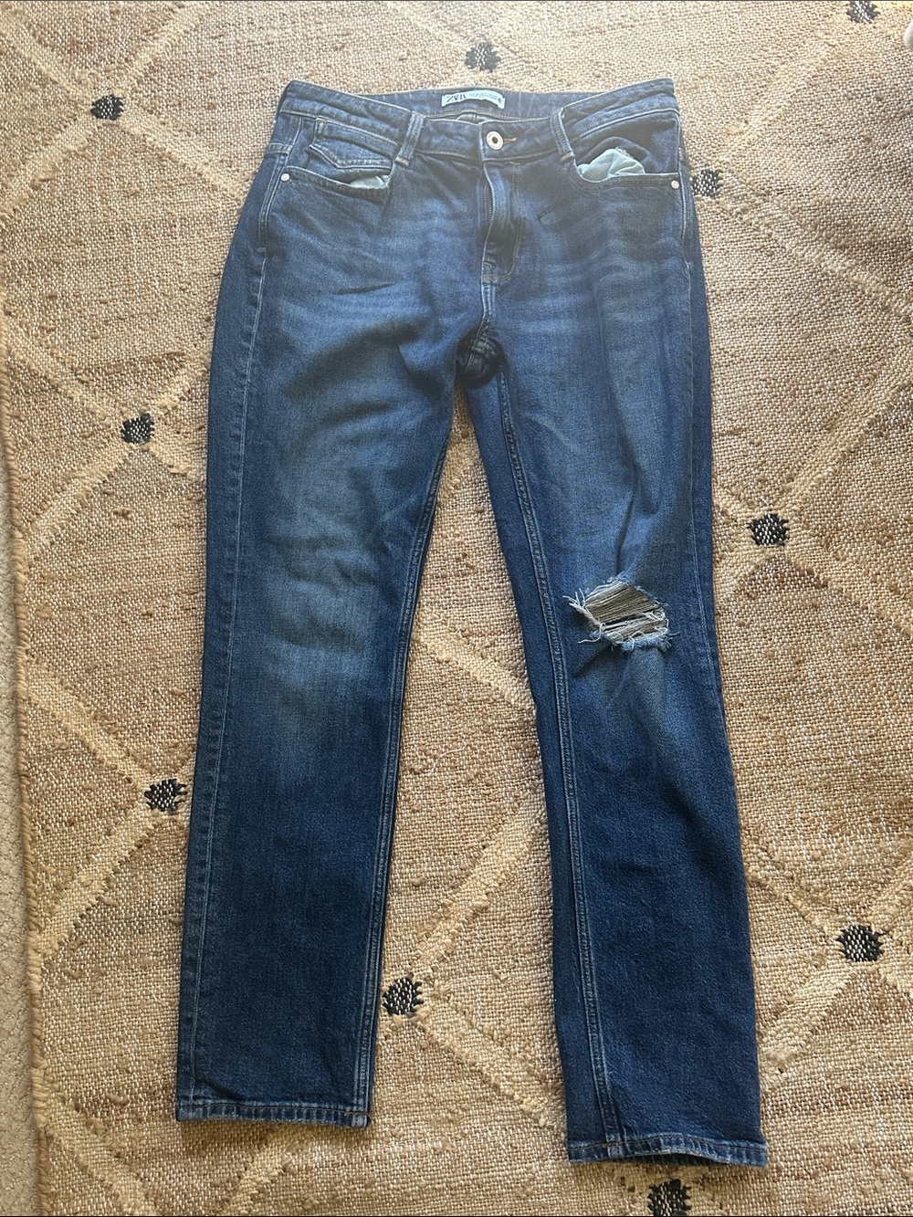 Zara Women’s Dark Indigo Slim Straight Jeans with Knee Rip